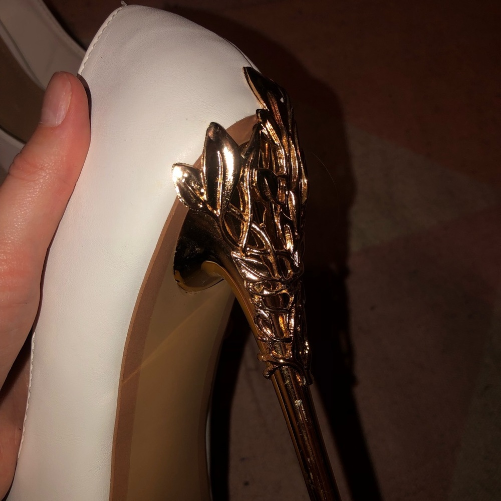 Gold detailed white shoes - Picture 7 of 10